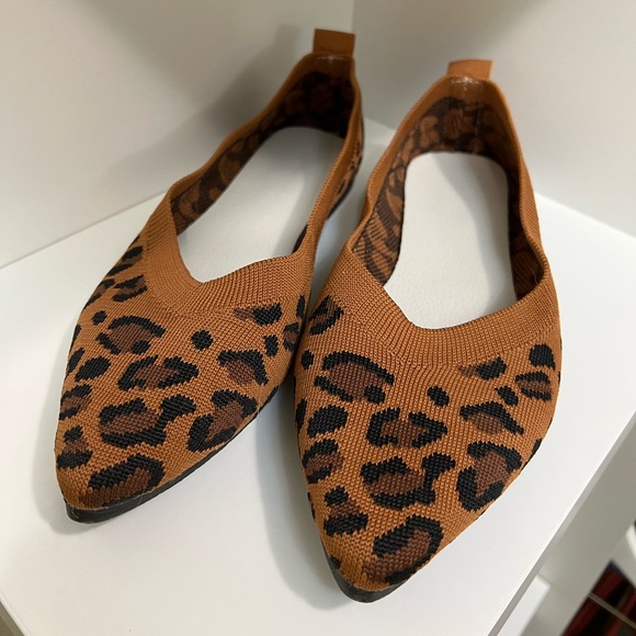 MIA Leopard Print Pointed Toe Flats - Size 5 - Stylish and Comfy - Picture 2 of 4